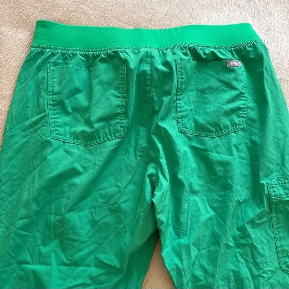 FIGS Women’s Scrub set - Picture 13 of 13